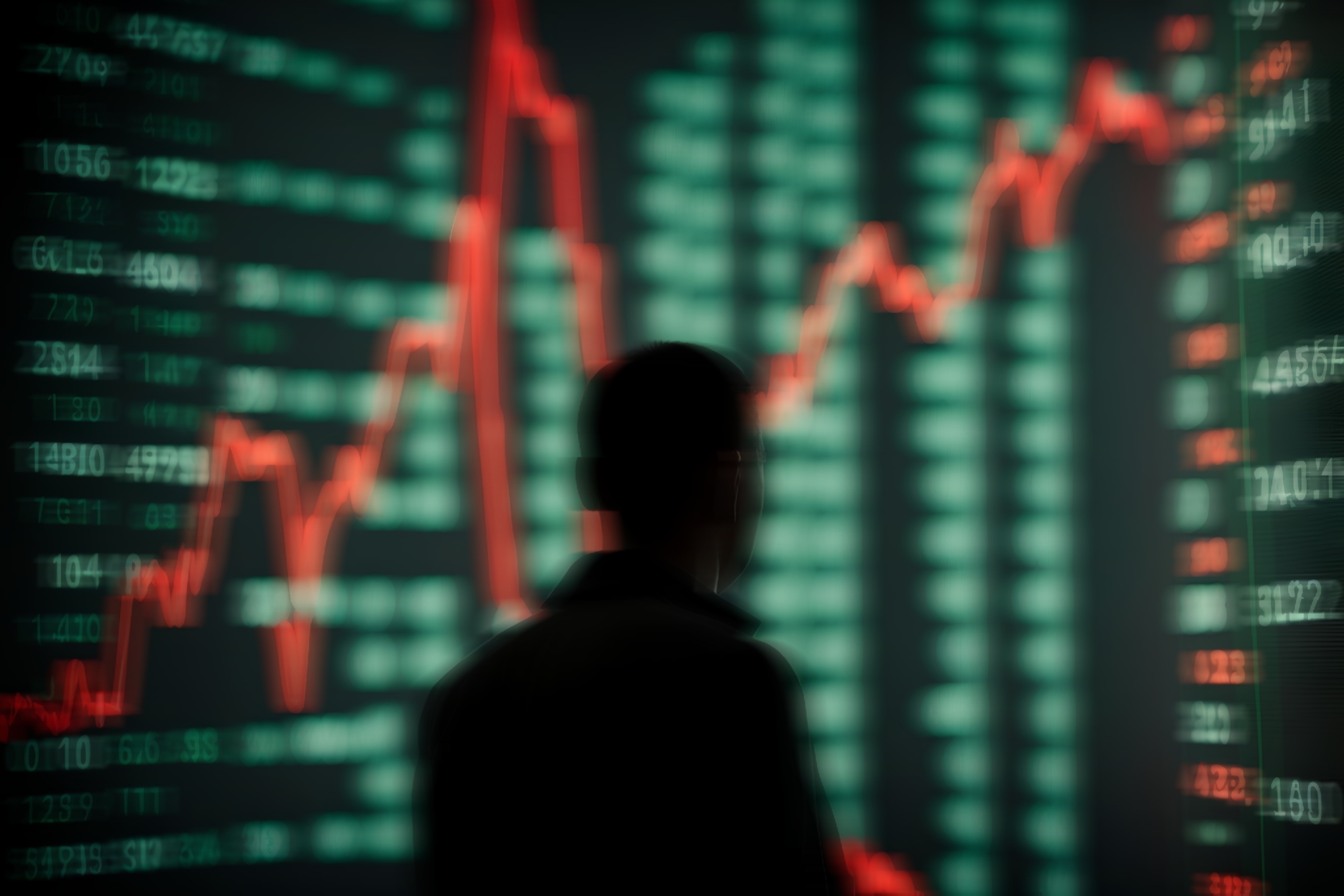 هجرة الأموال الساخنة تربك أسواق المال العالمية (وكالات)