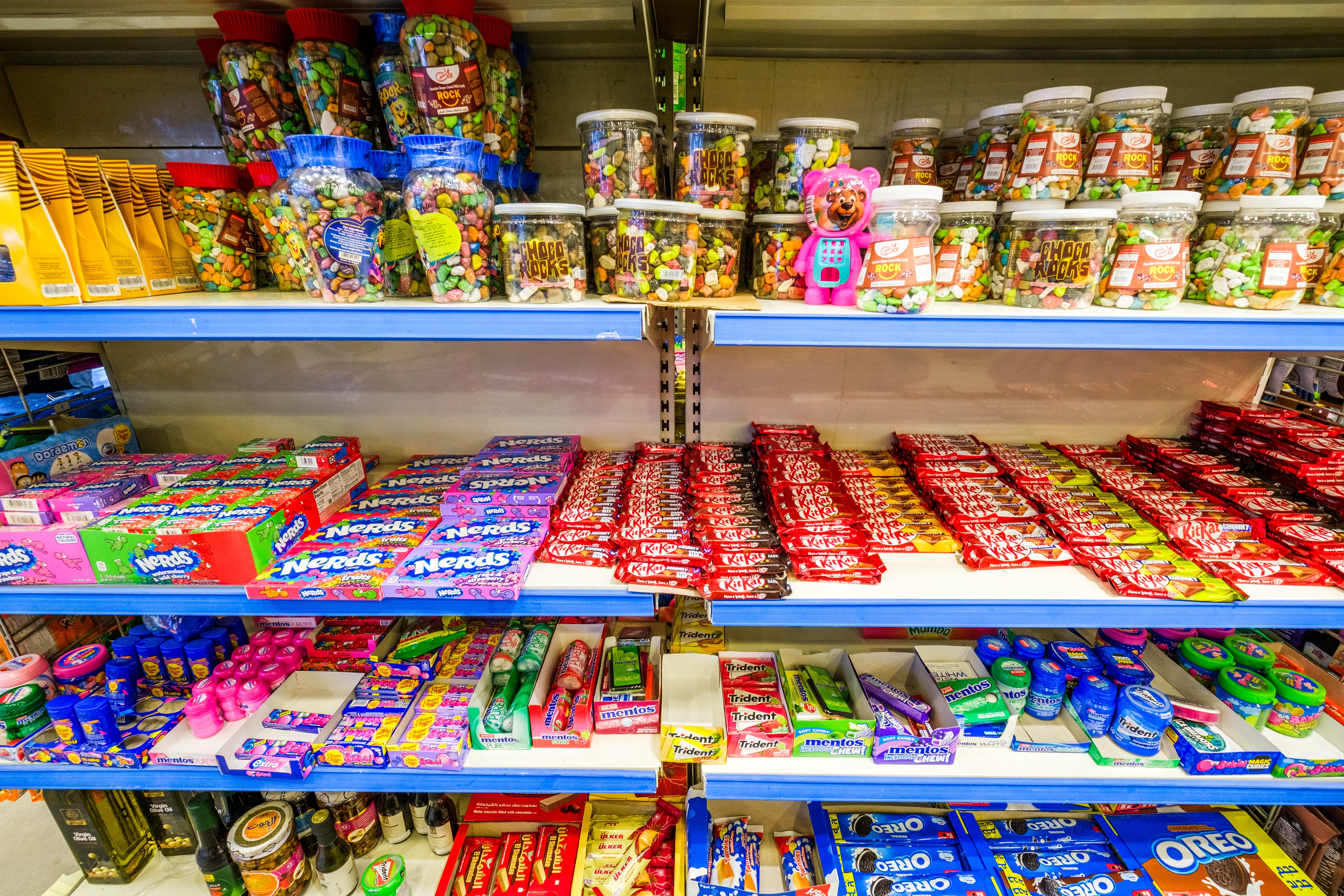 متجر لبيع الشوكولاتة المستوردة بمصر (وكالات)