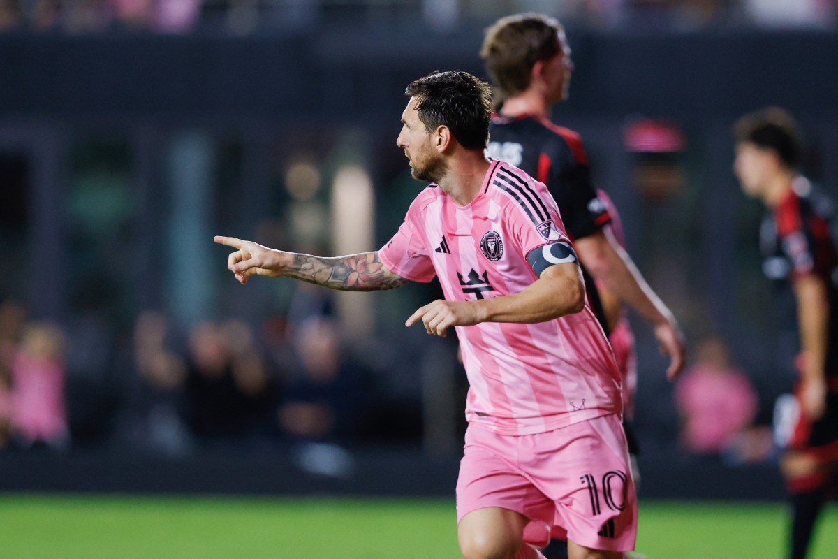 ميسي خلال لقاء إنتر ميامي ودي سي يونايتد (أ ف ب)