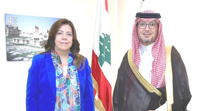 من لقاء وزيرة الشباب والرياضة بالسفير السعودية وليد البخاري. (وكالات) 