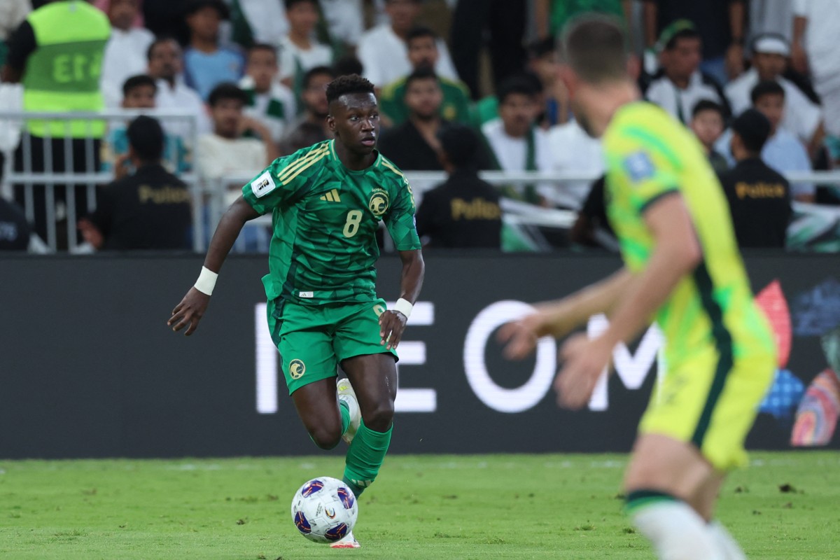 من لقاء السعودية وأستراليا (أ ف ب)