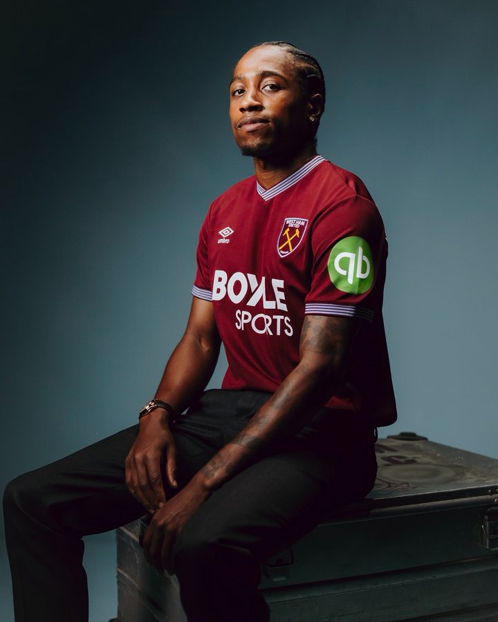 قميص ويست هام الجديد. (وكالات)