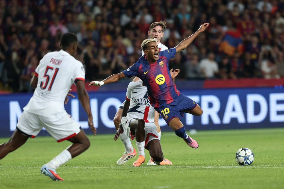يامال خلال لقاء برشلونة وسان جيرمان (أ ف ب)