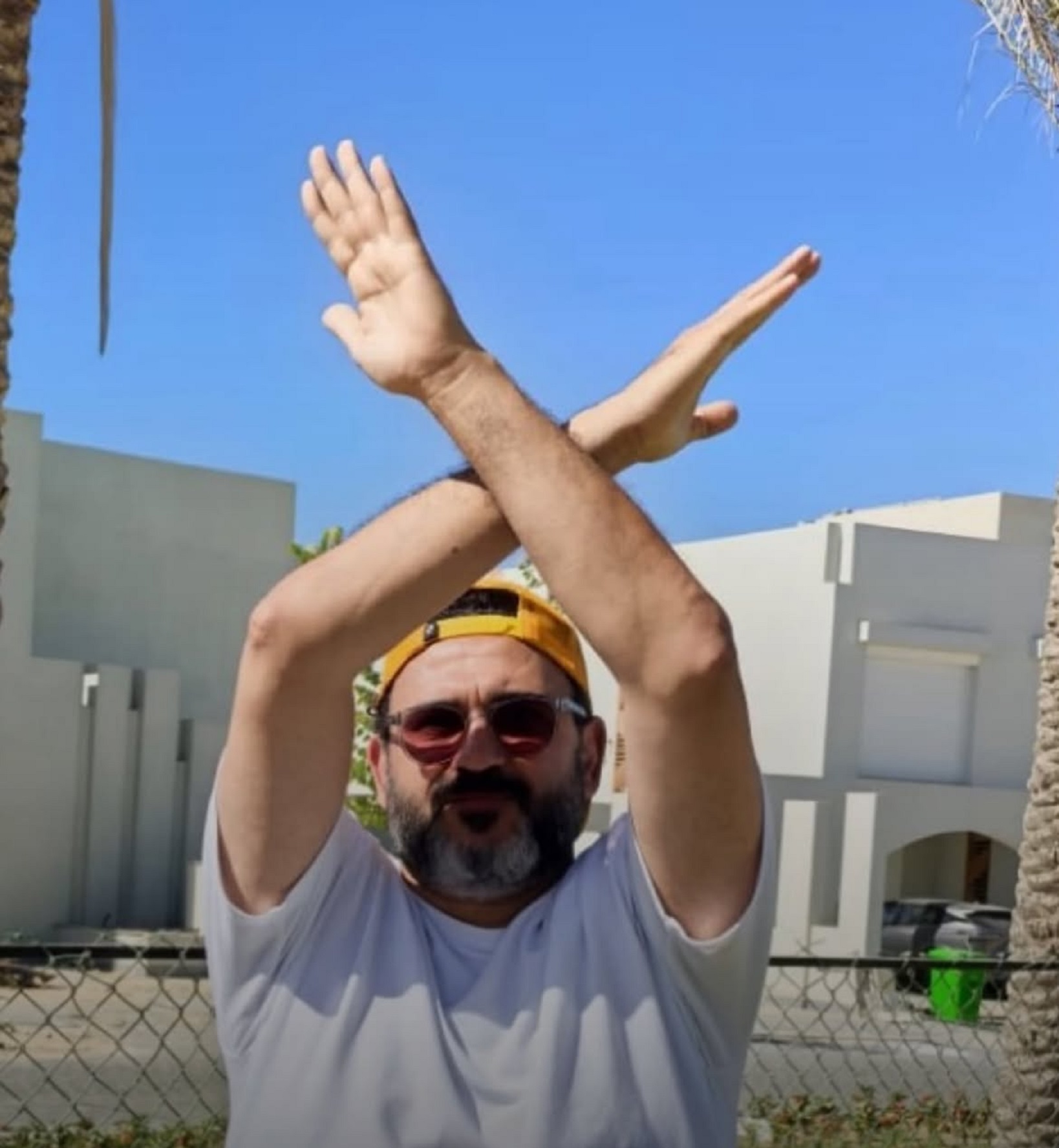 أكرم حسني (سوشيال ميديا)