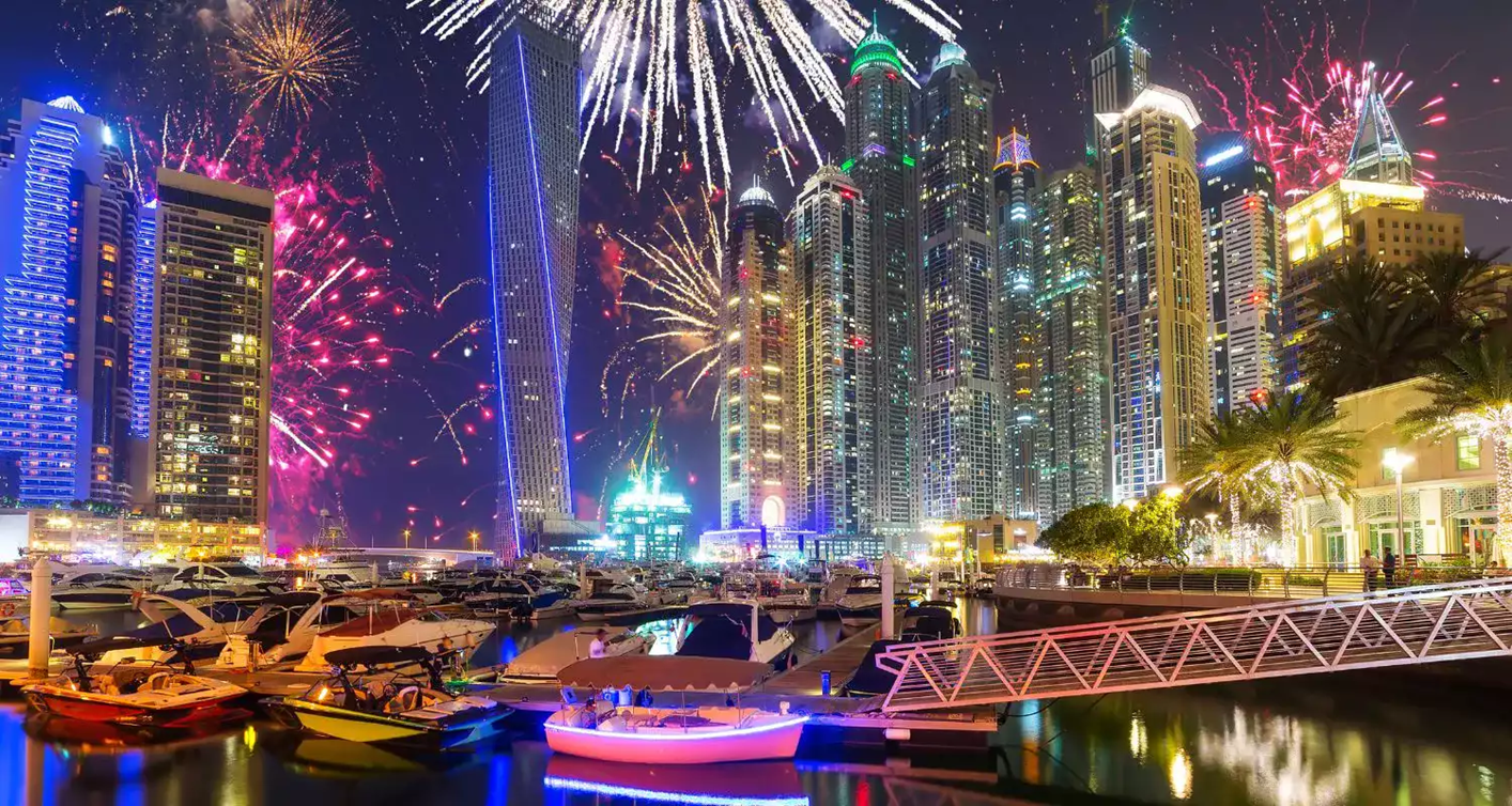 ألعاب نارية في دبي (سوشيال ميديا)