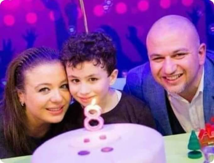 أناهيد فياض وابنها وزوجها (سوشيال ميديا)