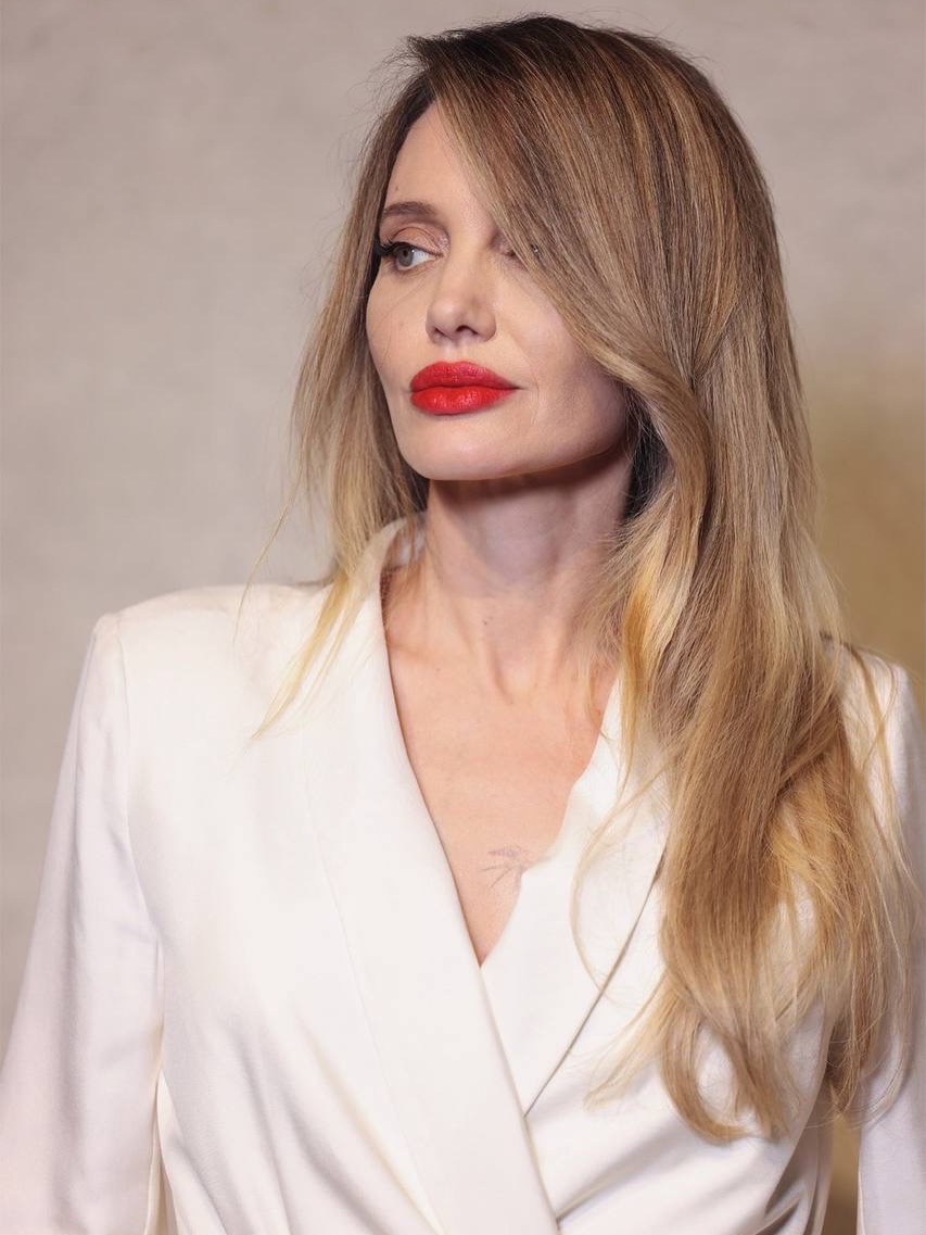 أنجلينا جولي (إكس)