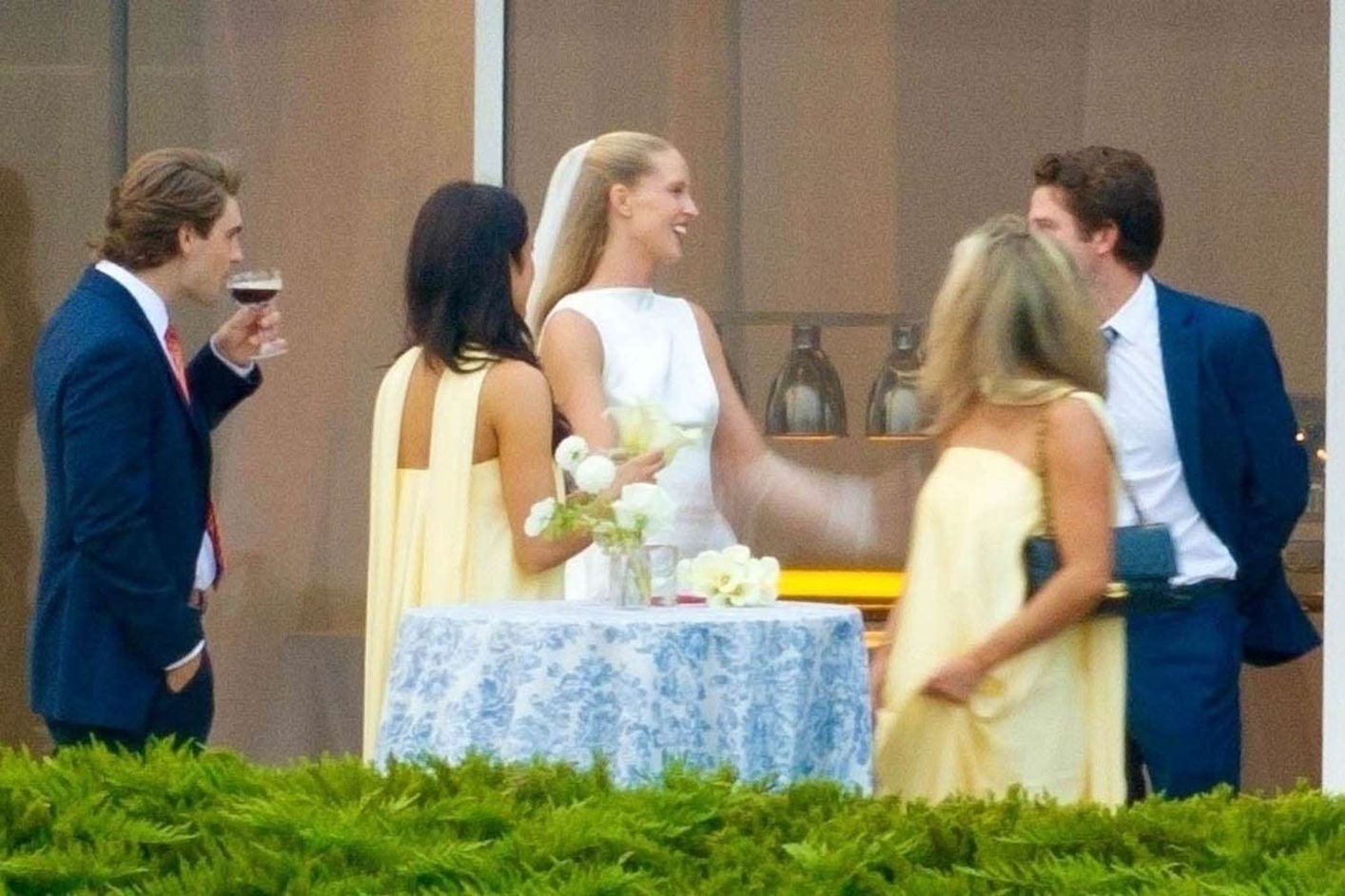 العروس في صورة مسربة من الزفاف (سوشيال ميديا)