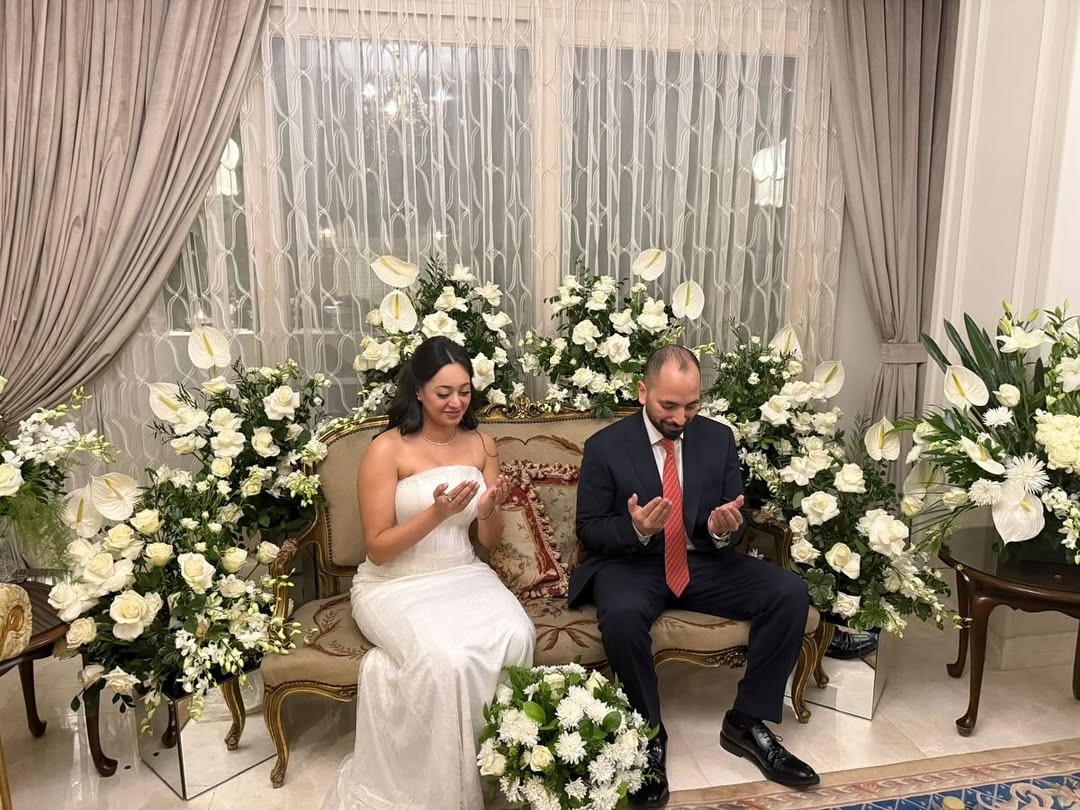 العروسان (سوشيال ميديا)