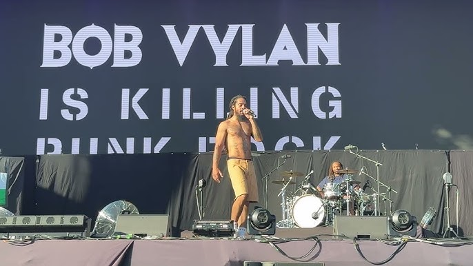 بوب فايلان في أثينا (سوشيال ميديا)