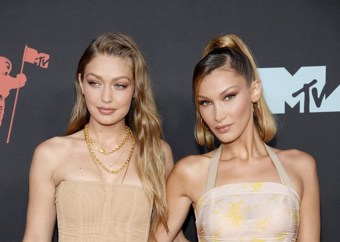 بيلا وجيجي حديد (أ ف ب)