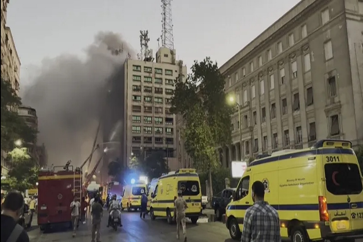 حريق سنترال رمسيس في القاهرة (وكالات)