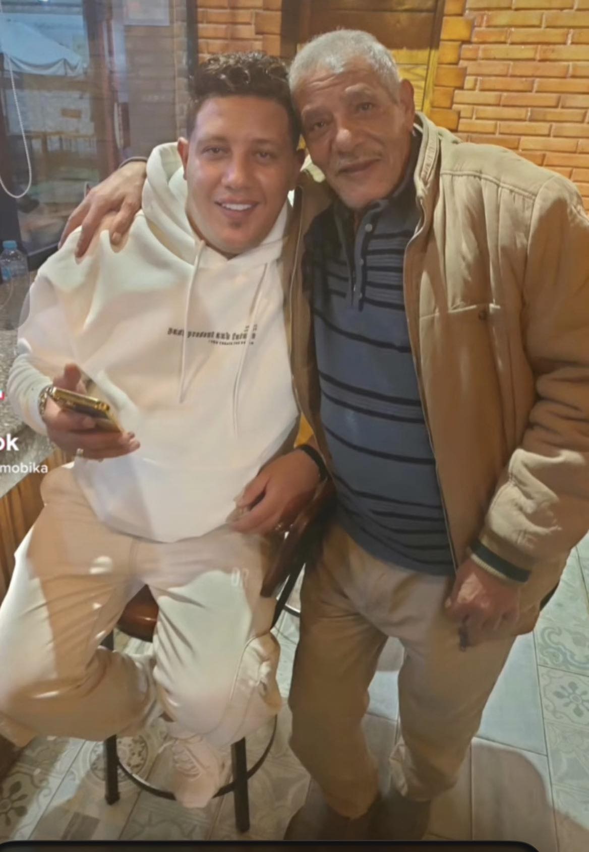 حمو بيكا مع والده (سوشيال ميديا)
