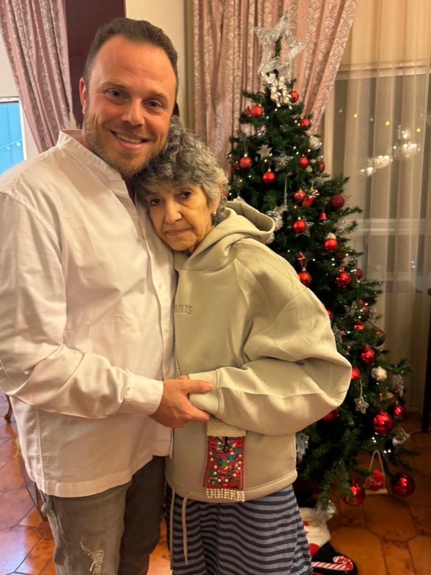 دلال كرم وعاصي الرحباني في عيد الميلاد الماضي (إنستغرام)