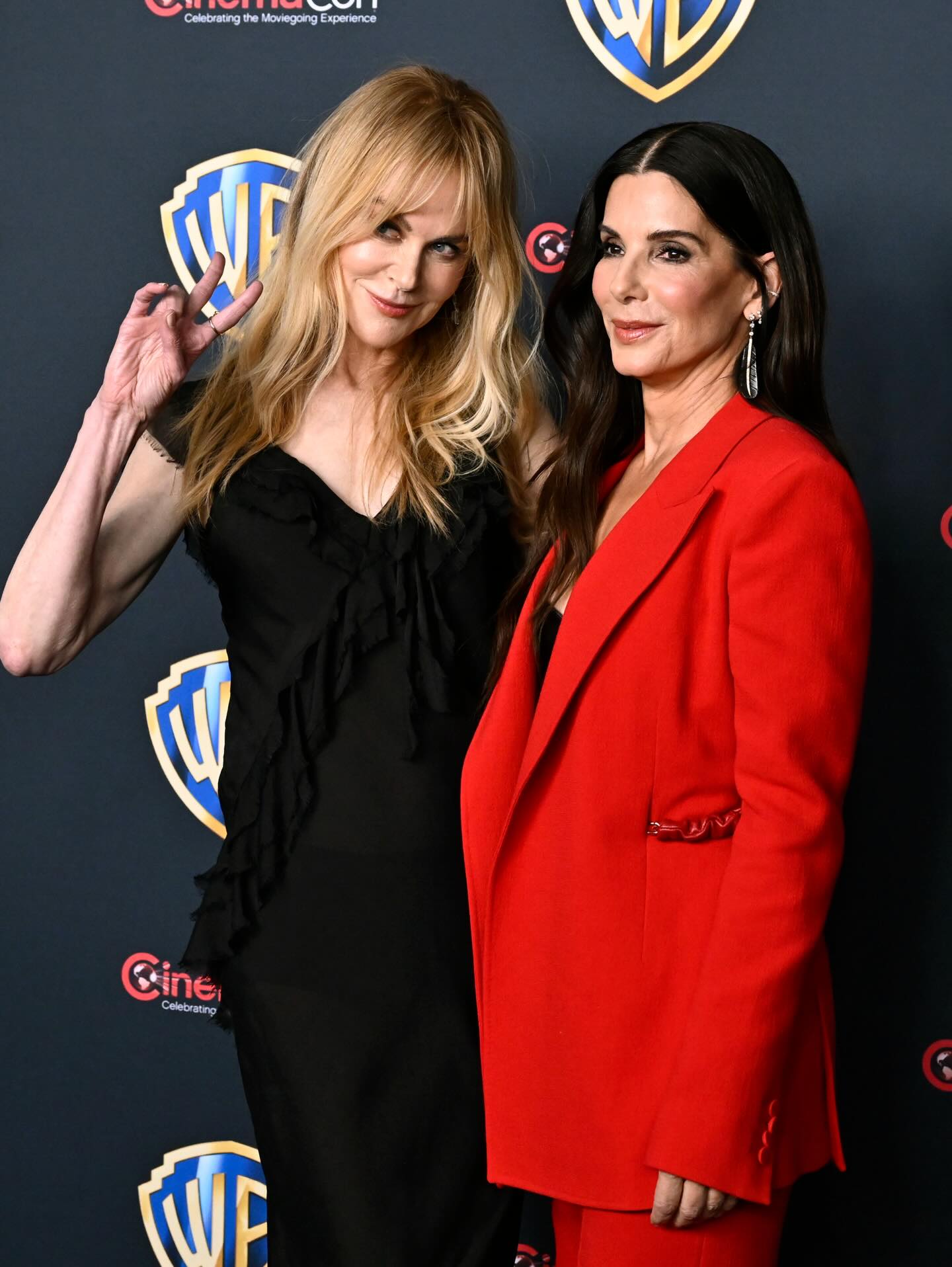 ساندرا بولوك ونيكول كيدمان (فيسبوك)