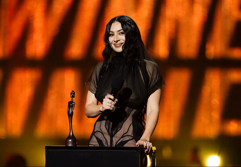 شارلي إكس سي إكس (سوشيال ميديا)