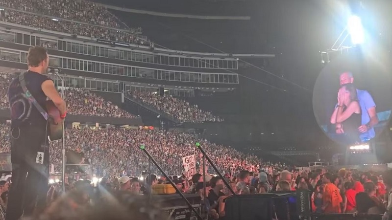 صورة من الحفل (سوشيال ميديا)