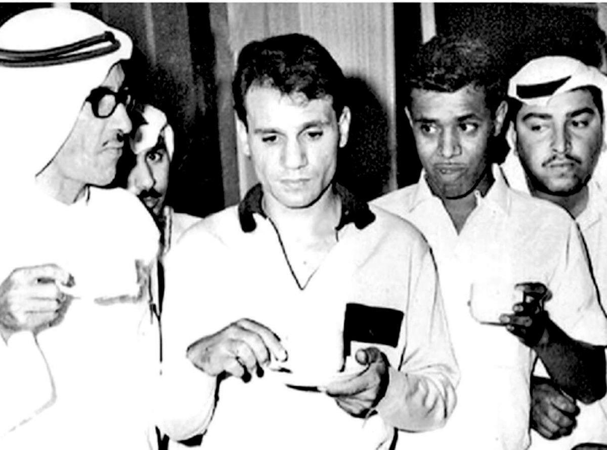 عبد العزيز السريع مع عبد الحليم حافظ عام 1965 (سوشيال ميديا)