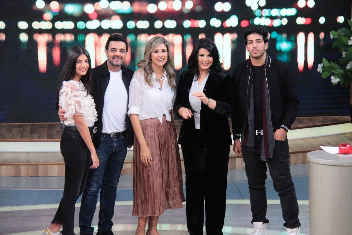 عمرو محمود ياسين وعائلته (سوشيال ميديا)