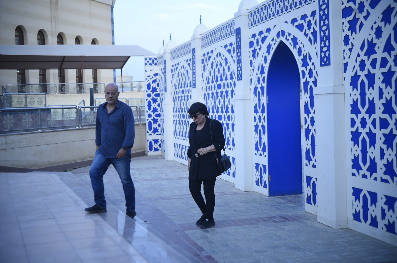 فردوس عبد الحميد في العزاء (سوشيال ميديا)