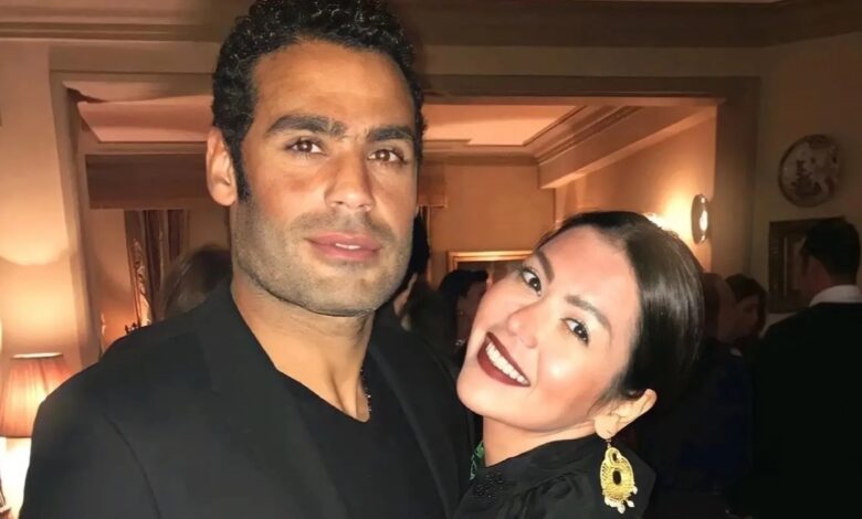 لقاء الخميسي وزوجها (فيسبوك)