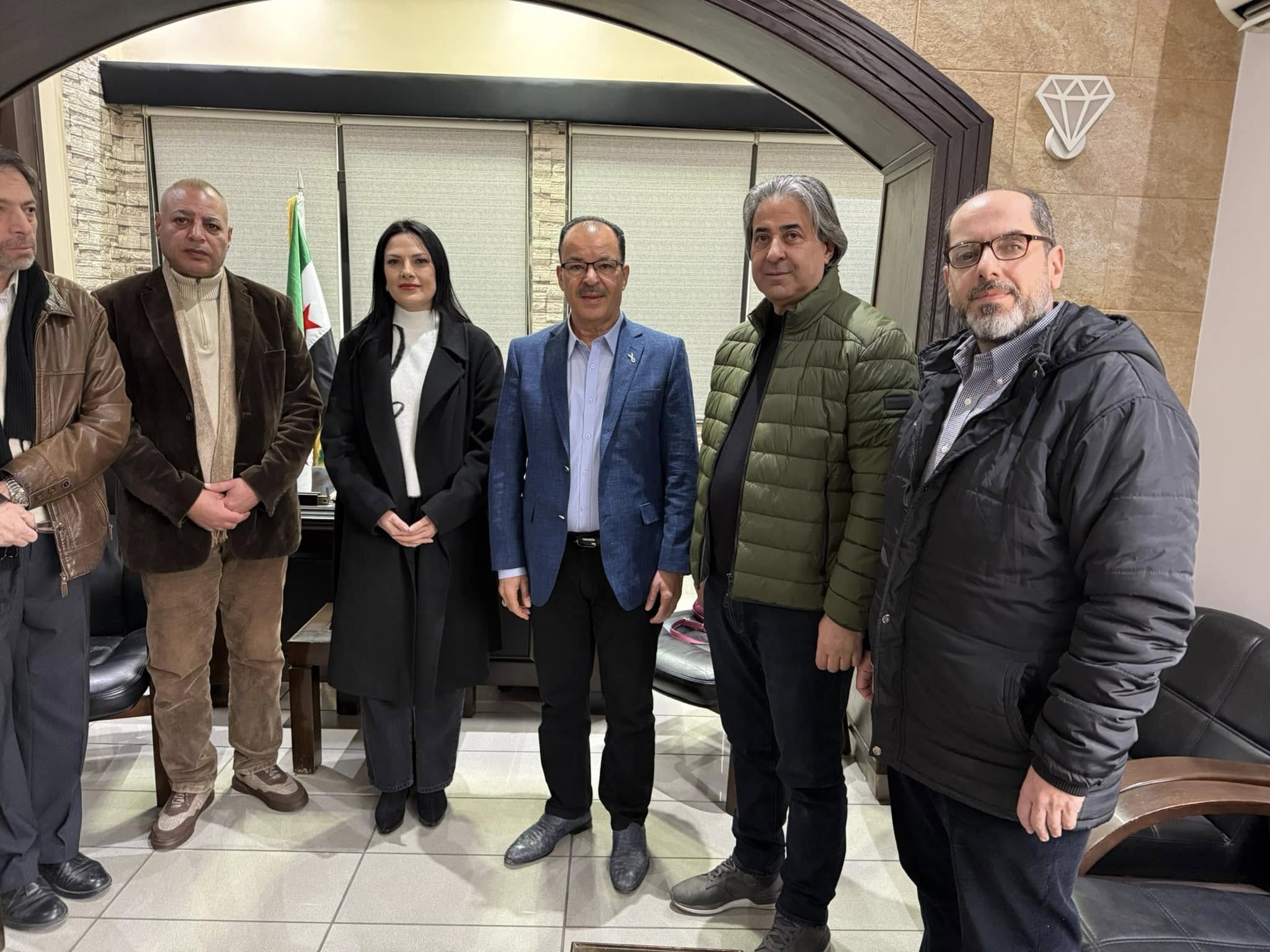 مازن الناطور محاطاً بأعضاء النقابة