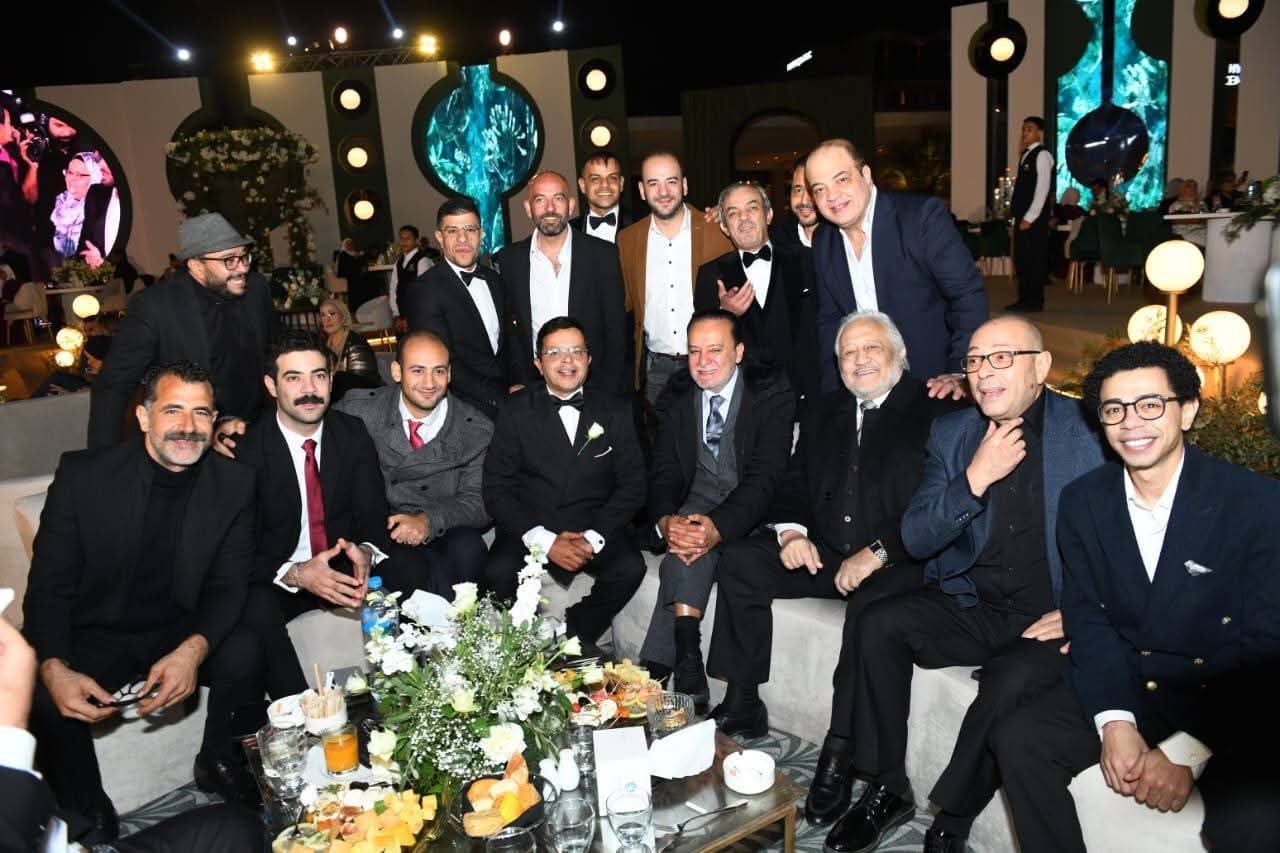 محمد هنيدي مع نخبة من الفنانين الحاضرين (سوشيال ميديا)