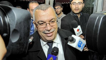 البحيري لدى وصوله الى مقر حزب النهضة في تونس العاصمة (21 شباط 2013، أ ف ب). 