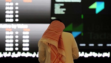 مستثمر سعوديّ في السوق المالية السعودية (تداول) بالرياض (أ ف ب).