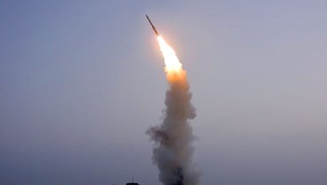 كوريا الشمالية تطلق صاروخاً (أ ف ب).