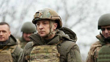 الرئيس الأوكراني فولوديمير زيلينسكي يزور منطقة دونباس في شرق البلاد - "أ ب"
