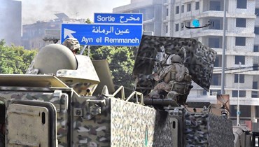 آلية للجيش عن مدخل عين الرمانة خلال أحداث الطيونة (نبيل إسماعيل).