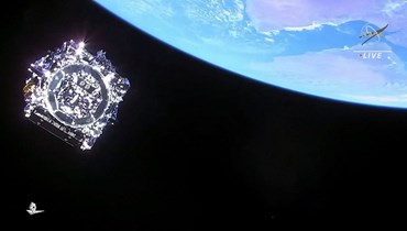 تلسكوب "جيمس ويب" الفضائي ينفصل عن صاروخ "أريان سبيس آريان 5" بعد إطلاقه من ميناء الفضاء الأوروبي في مركز غيانا للفضاء في كورو، غيانا الفرنسية (25 كانون الأول 2021- "ناسا").