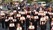 سيدات يرفعن شعار تطبيق القرار 1559 ودعوة ايران للخروج من لبنان (النهار).