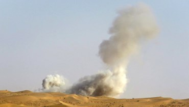 دخان كثيف يتصاعد خلف خط المواجهة مع الحوثيين جنوب محافظة مأرب الاستراتيجية (4 ك2 2022، أ ف ب). 