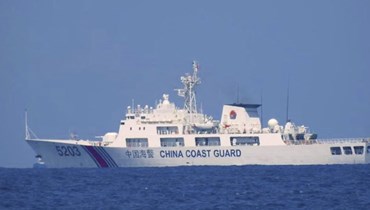 سفينة لخفر السواحل الصينيين تقوم بدورية في بحر الصين الجنوبي (13- 14 نيسان 2021، أ ب). 