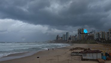 سماء بيروت كما بدت خلال العاصفة "هبة": (نبيل اسماعيل).