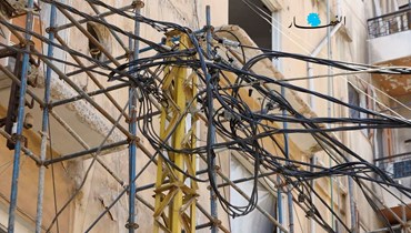 أعمدة الكهرباء في بيروت (تصوير مارك فياض).