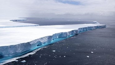 الجبل الجليدي A-68 في محيط القارة القطبية الجنوبية (فيل داي/CROWN).