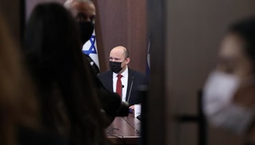 بينيت خلال اجتماع لمجلس الوزراء في القدس (19 ك1 2021، أ ب). 
