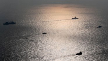 سفن حربية إيرانية وروسية وصينية خلال مناورة عسكرية مشتركة في المحيط الهندي (أ ف ب). 