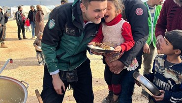 خلال زيارة الشيف بوراك إلى مخيّمات اللاجئين في ريف إدلب.