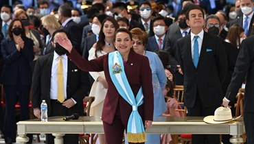 كاسترو بعد أدائها اليمين الدستورية خلال احتفال تنصيبها في تيغوسيغالبا (27 ك2 2022، ا ف ب). 
