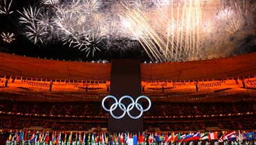 ألعاب نارية خلال افتتاح دورة الألعاب الأولمبية الشتوية في بيجينغ في الاستاد الوطني في بيجينغ (4 شباط 2022، ا ف ب). 