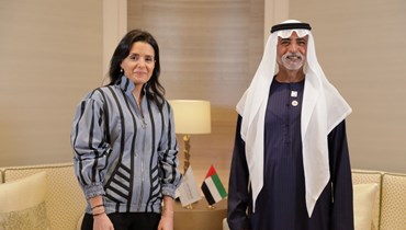 وزير التسامح الإماراتي والزميلة نايلة تويني (تصوير زينه قاروط)