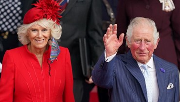 الأمير تشارلز وزوجته كاميلا يغادران بعد حضورهما الافتتاح الرسمي لجلسة سينيد السادسة  في البرلمان الويلزي في كارديف بويلز(4 ت1 2021، أ ف ب). 