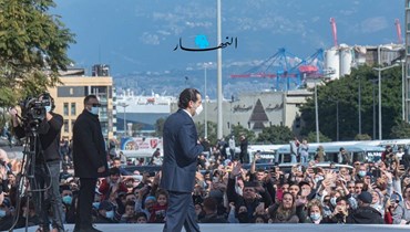 الرئيس سعد الحريري يُلقي التحيّة على الجمهور (نبيل إسماعيل).