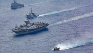 سفن حربية أميركية خلال تدريب في بحر الفيليبين (7 شباط 2022، البحرية الاميركية). 