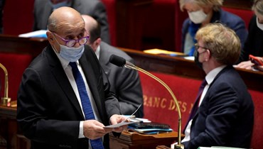 لودريان متكلما خلال جلسة مساءلة للحكومة في الجمعية الوطنية الفرنسية في باريس (15 شباط 2022، أ ف ب). 