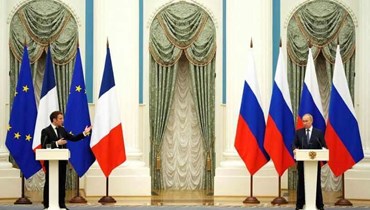 الرئيسان الروسي والفرنسي (أ ف ب).